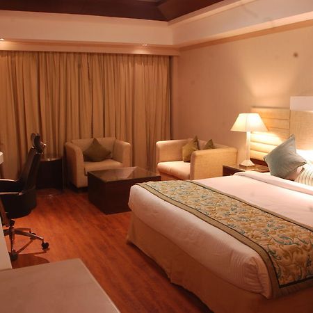 Hotel Pluto'S Nueva Delhi Exterior foto