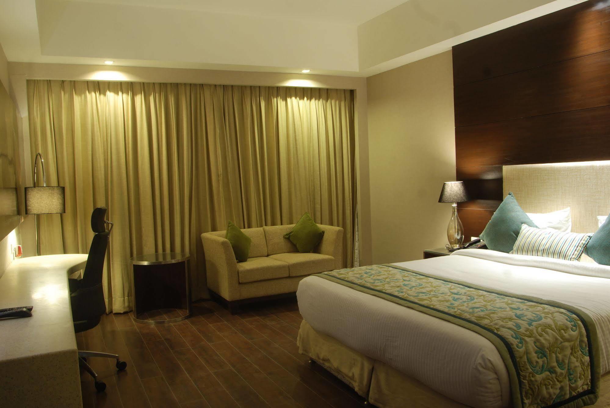 Hotel Pluto'S Nueva Delhi Exterior foto